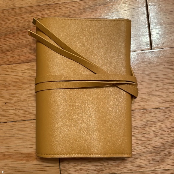 Glass & Ladder Katherine Tech Organizer Roll electronics Shade Honey Causebox - Picture 5 of 11